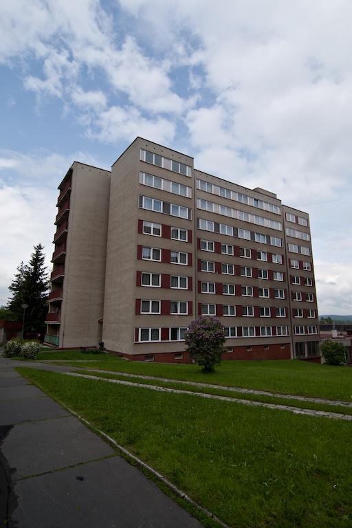 Domov Mladeze A Skolni Jidelna Karlovy Vary Hotel ภายนอก รูปภาพ
