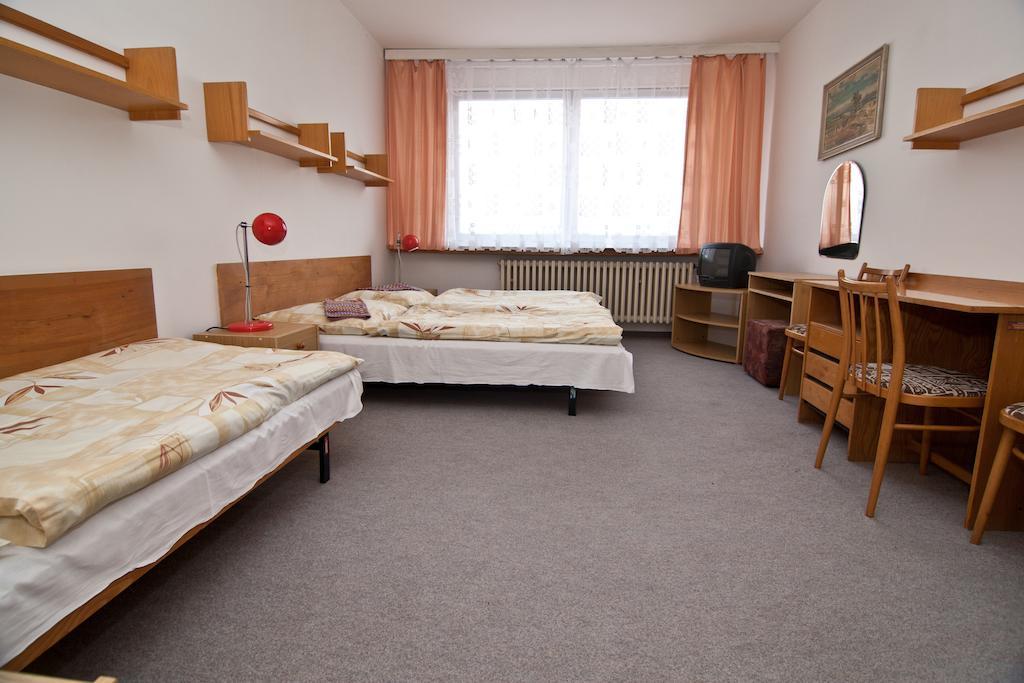 Domov Mladeze A Skolni Jidelna Karlovy Vary Hotel ห้อง รูปภาพ